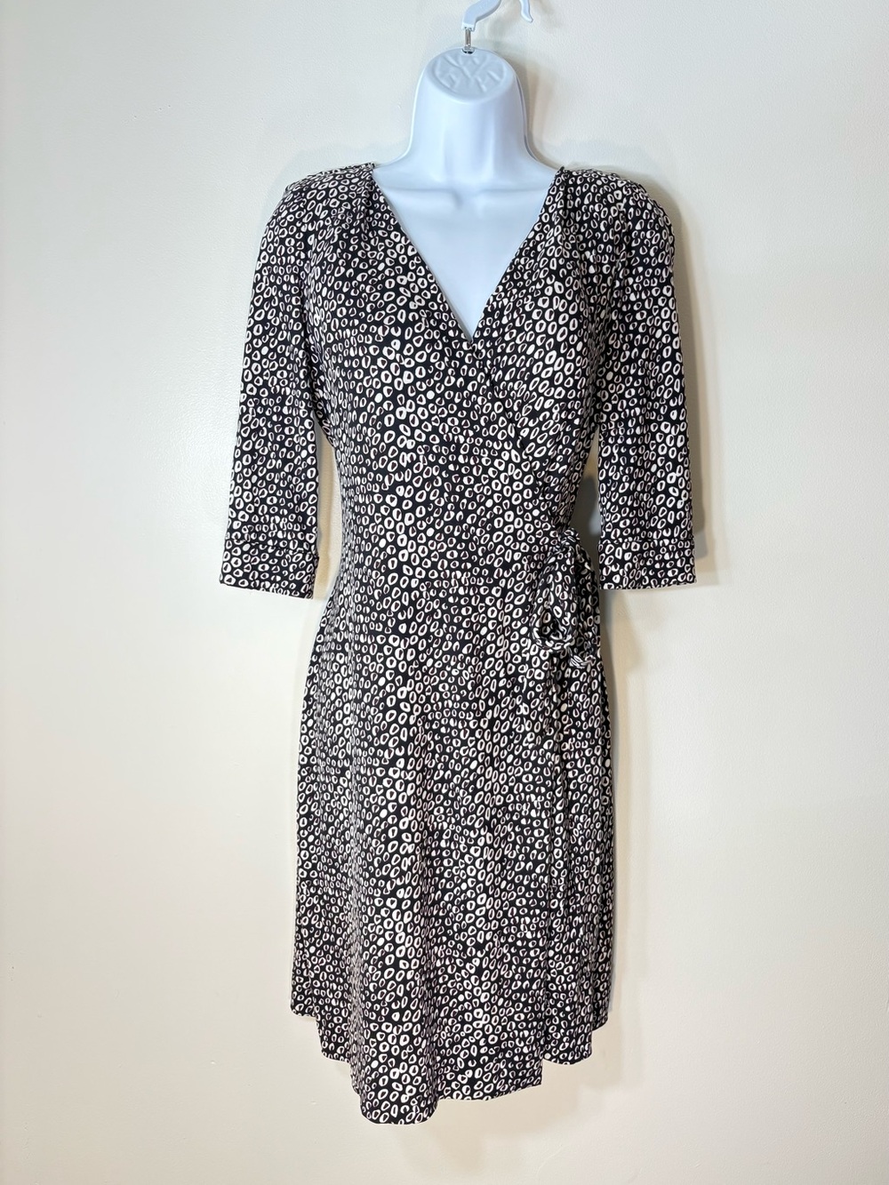 Diane von Furstenberg New Julian Silk True Wrap Dress Ikat Dot Size 6